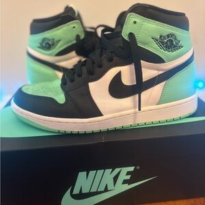 Used Nike Jordan 1 Green Glow Size Mens 9.5
